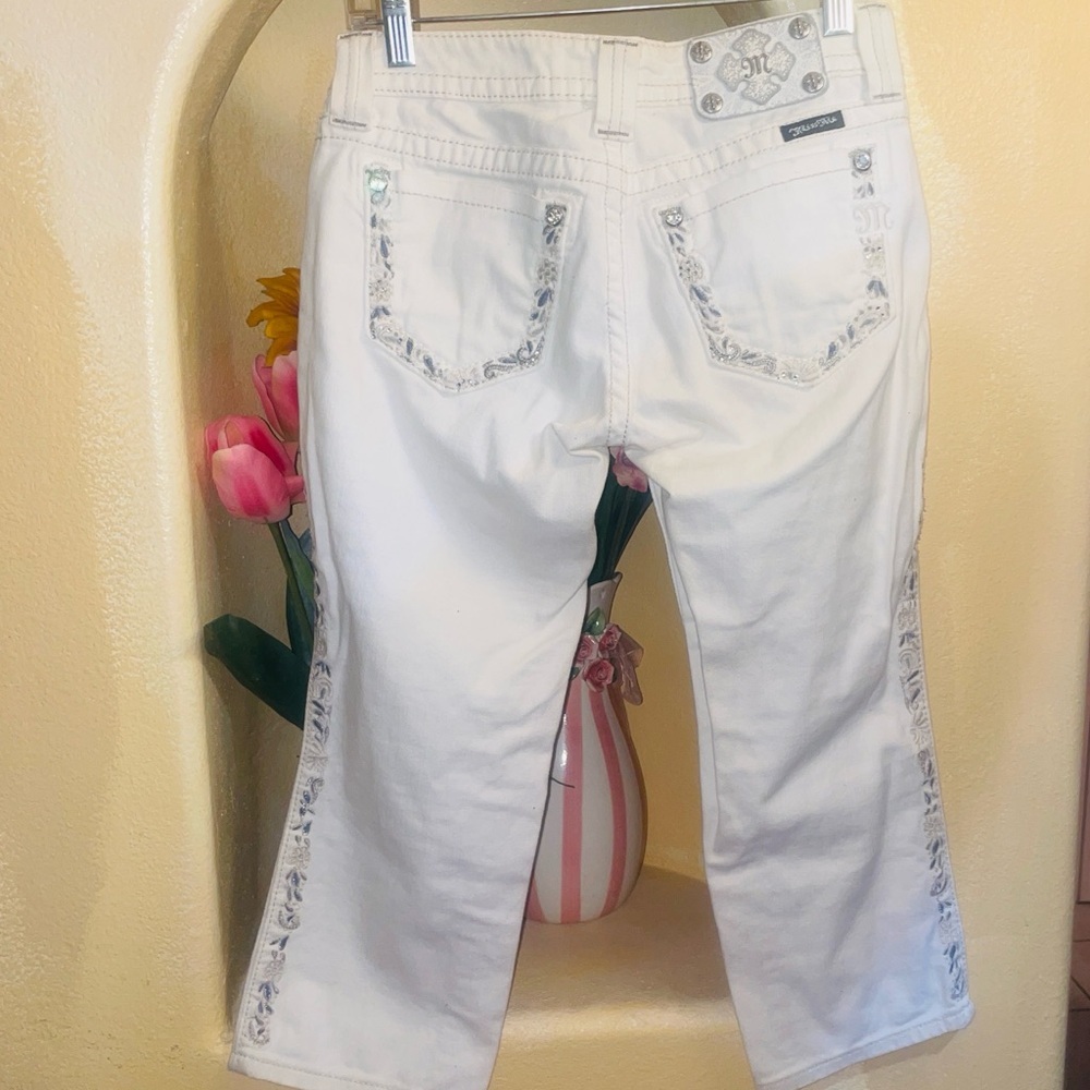 Miss Me Capri Jeans Size 26 – White Rhinestone Stitch Detail